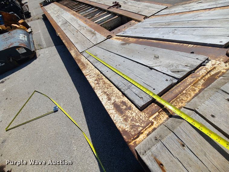 image for item KH9366 1998 Trail King TK100HDS  lowboy equipment trailer