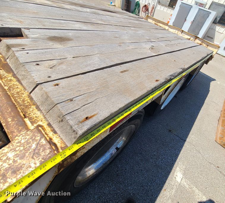 image for item KH9366 1998 Trail King TK100HDS  lowboy equipment trailer