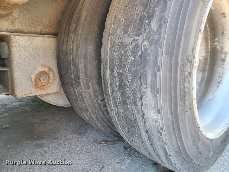 image for item KH9366 1998 Trail King TK100HDS  lowboy equipment trailer