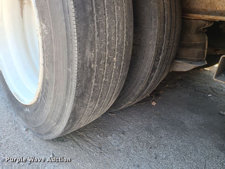 image for item KH9366 1998 Trail King TK100HDS  lowboy equipment trailer