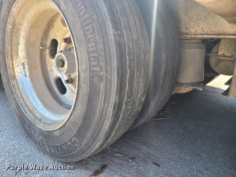 image for item KH9366 1998 Trail King TK100HDS  lowboy equipment trailer