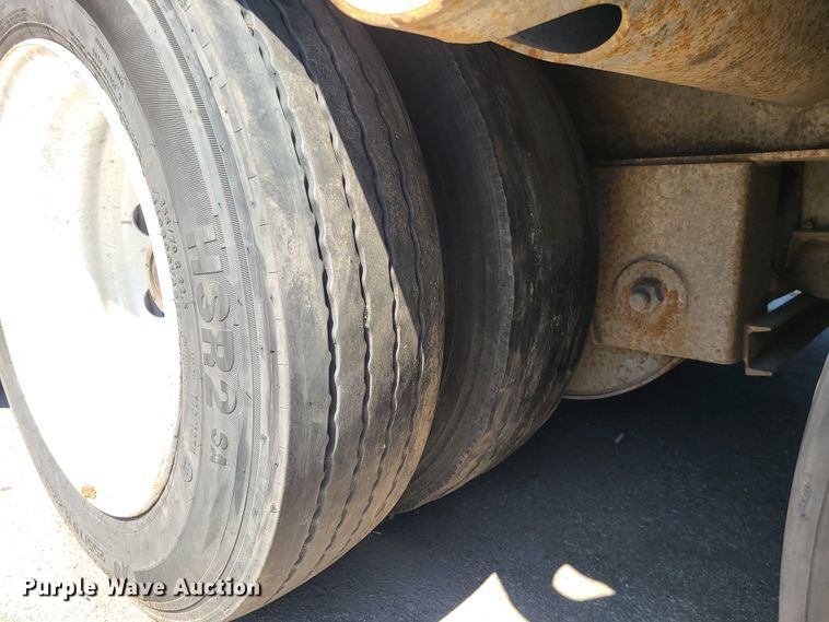 image for item KH9366 1998 Trail King TK100HDS  lowboy equipment trailer