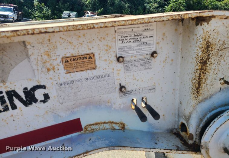 image for item KH9366 1998 Trail King TK100HDS  lowboy equipment trailer