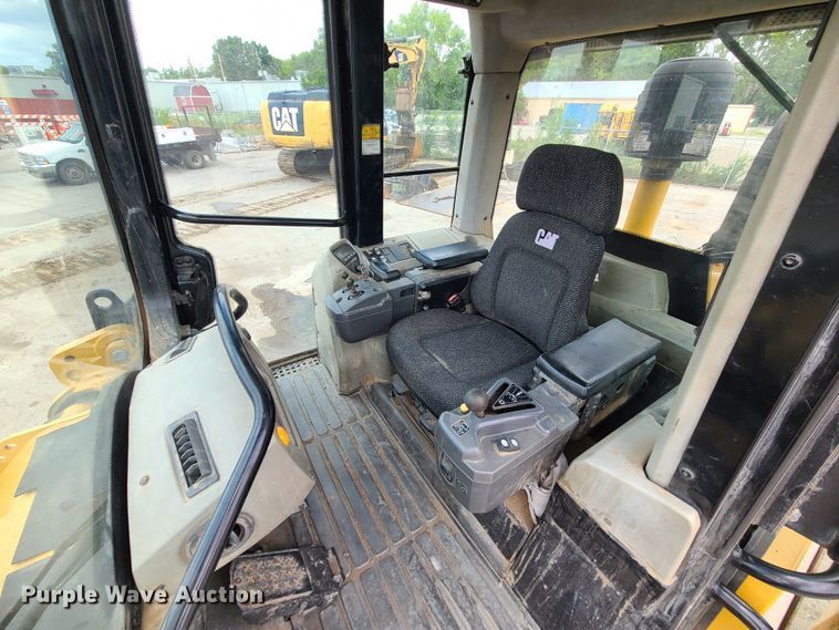 image for item KH9368 2012 Caterpillar 963D  track loader