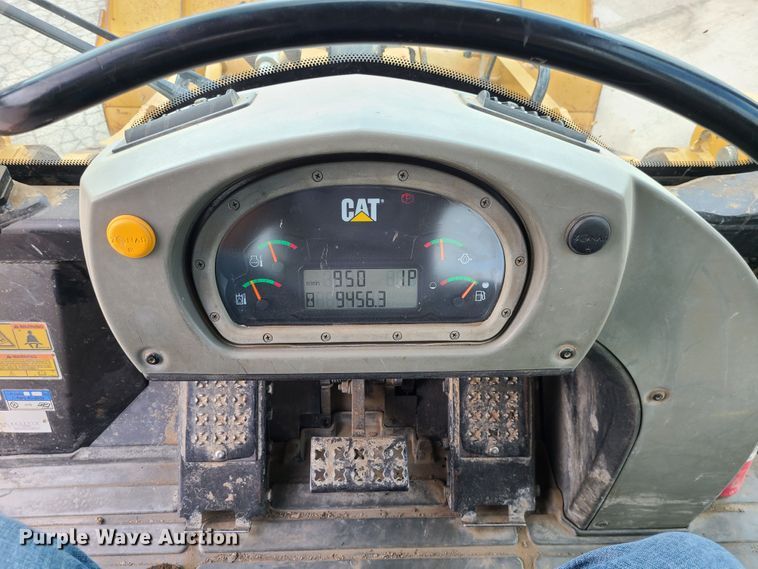 image for item KH9368 2012 Caterpillar 963D  track loader