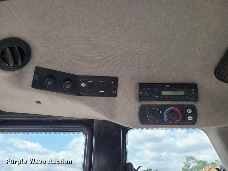 image for item KH9368 2012 Caterpillar 963D  track loader