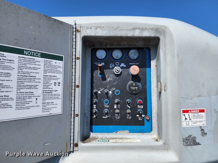 image for item KH9378 1998 Genie S-60  boom lift