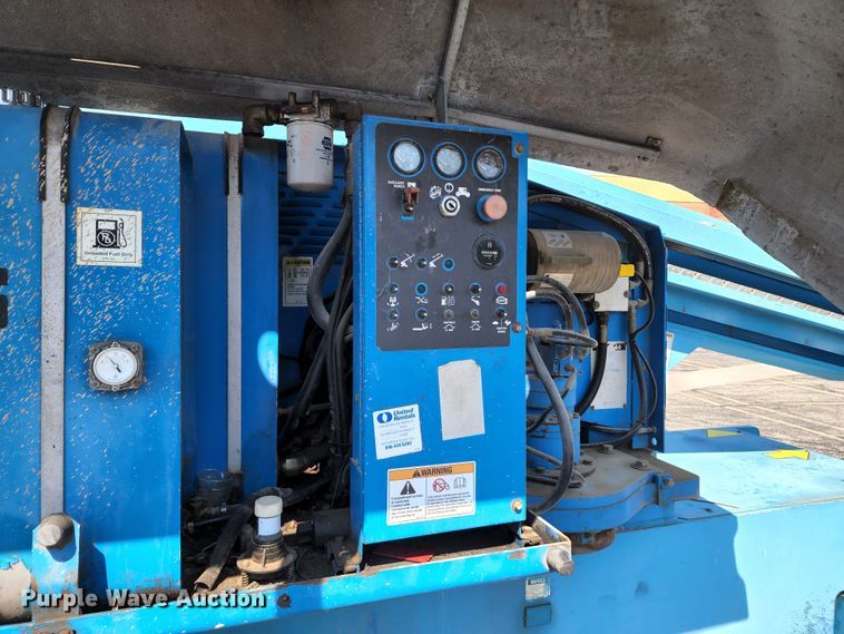 image for item KH9378 1998 Genie S-60  boom lift