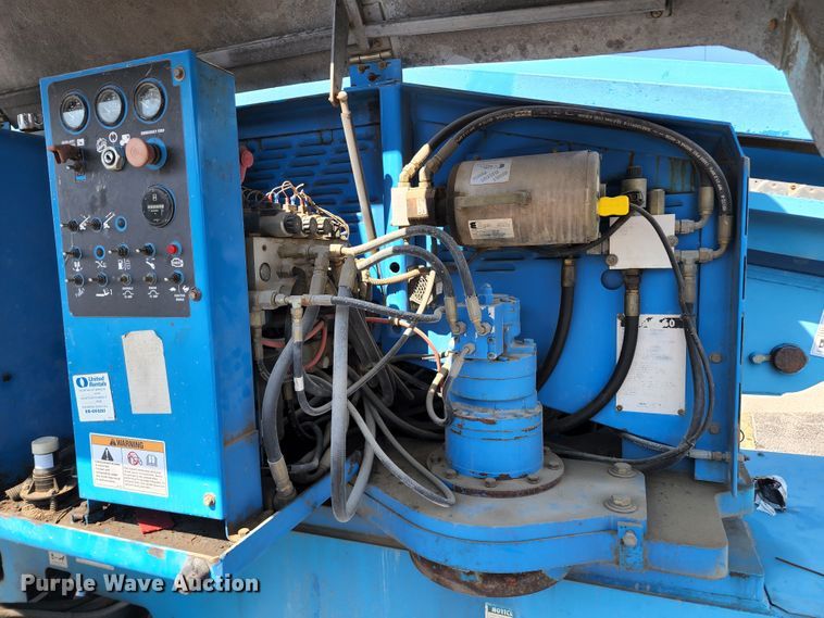 image for item KH9378 1998 Genie S-60  boom lift