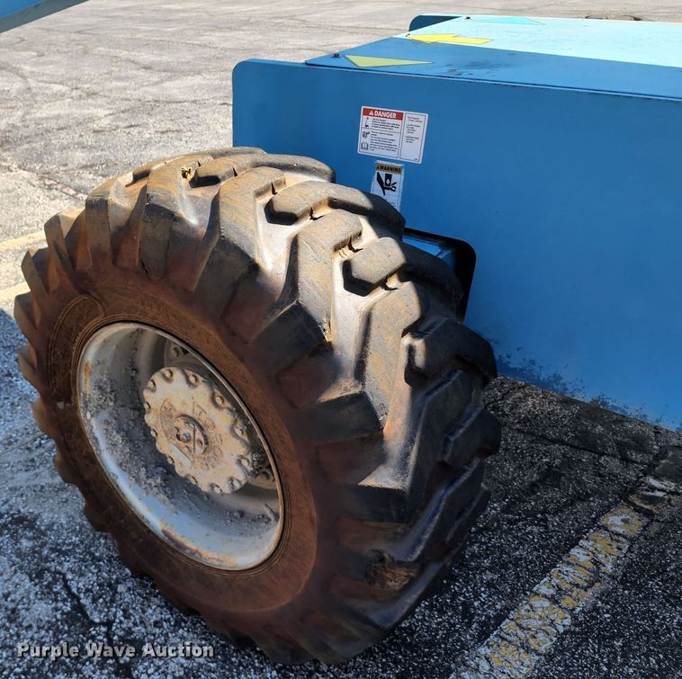 image for item KH9378 1998 Genie S-60  boom lift