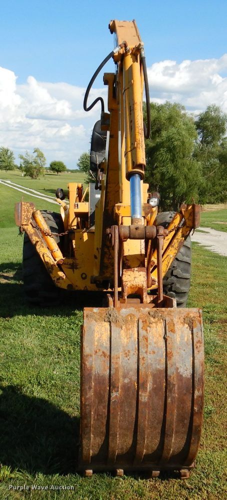 image for item KP9293 John Deere 400  backhoe