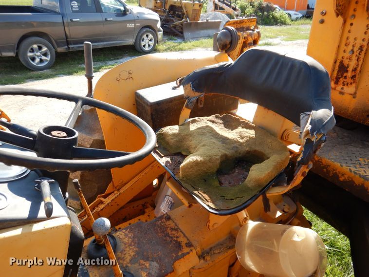 image for item KP9293 John Deere 400  backhoe