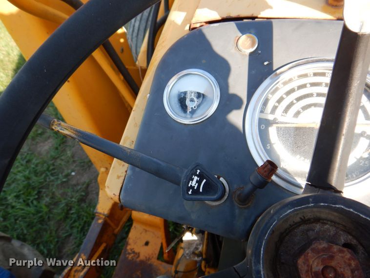 image for item KP9293 John Deere 400  backhoe