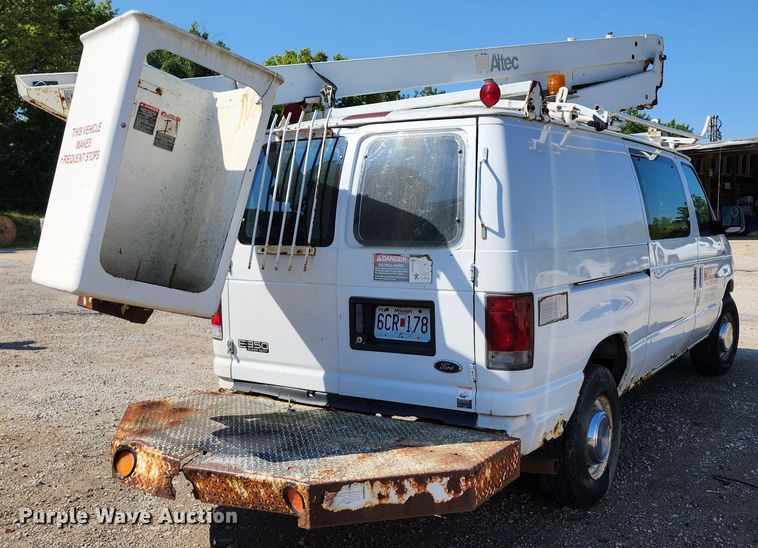 2004 Ford E350 Super Duty van with bucket lift in Raytown, MO Item