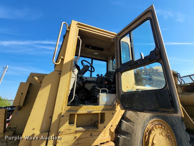 image for item KT9896 1994 Caterpillar 627F  conventional scraper