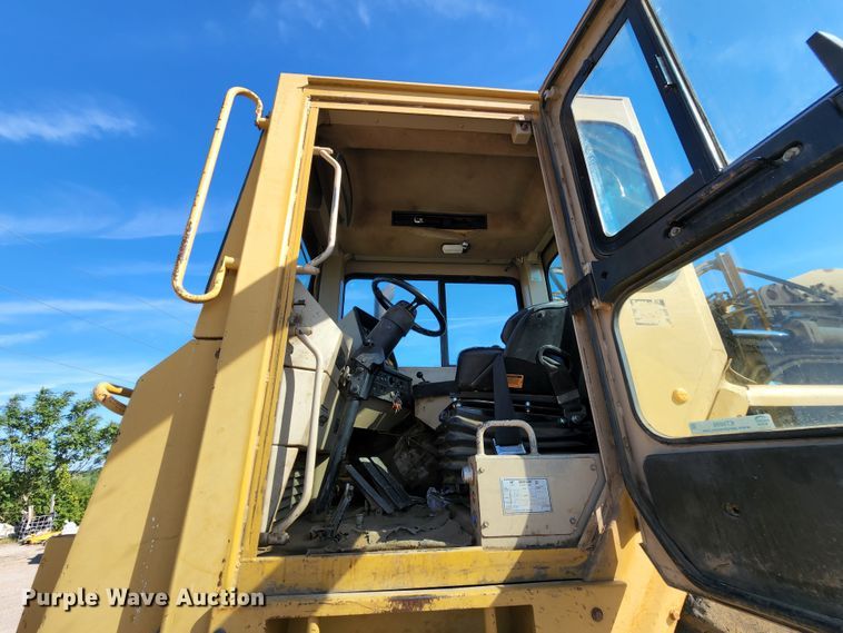image for item KT9896 1994 Caterpillar 627F  conventional scraper
