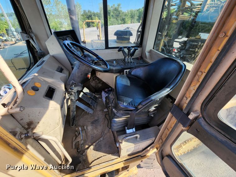 image for item KT9896 1994 Caterpillar 627F  conventional scraper