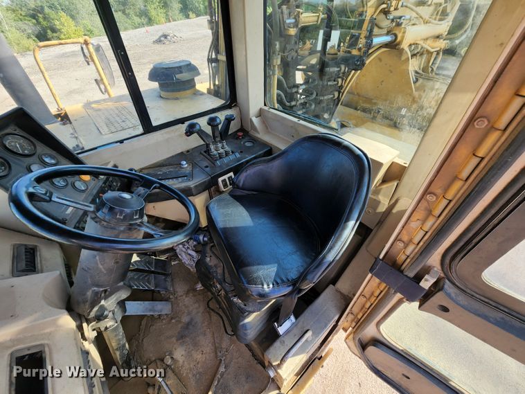 image for item KT9896 1994 Caterpillar 627F  conventional scraper