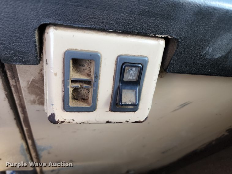 image for item KT9896 1994 Caterpillar 627F  conventional scraper