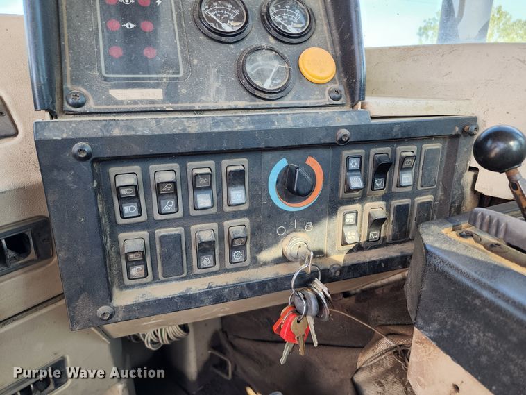 image for item KT9896 1994 Caterpillar 627F  conventional scraper