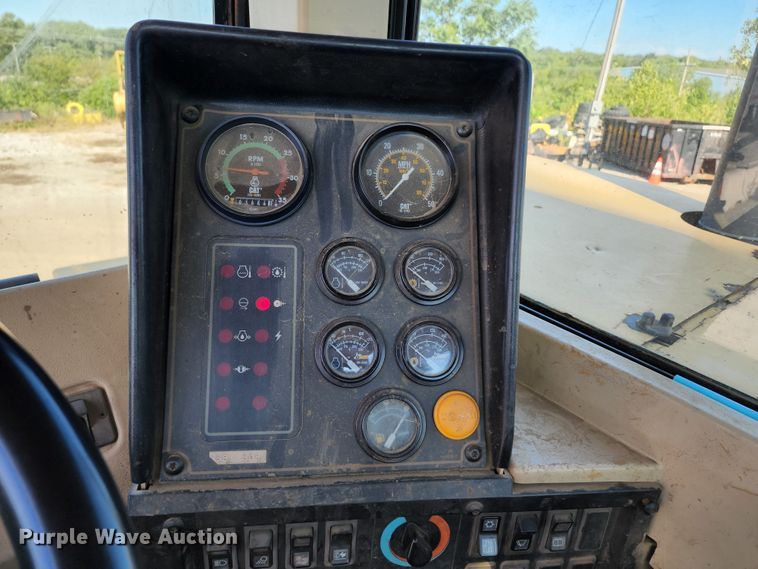 image for item KT9896 1994 Caterpillar 627F  conventional scraper