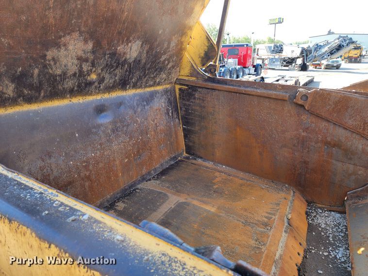 image for item KT9896 1994 Caterpillar 627F  conventional scraper