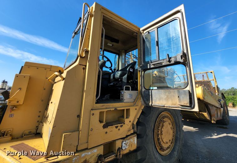 image for item KT9897 1998 Caterpillar 627F  conventional scraper