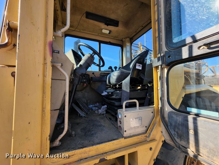 image for item KT9897 1998 Caterpillar 627F  conventional scraper