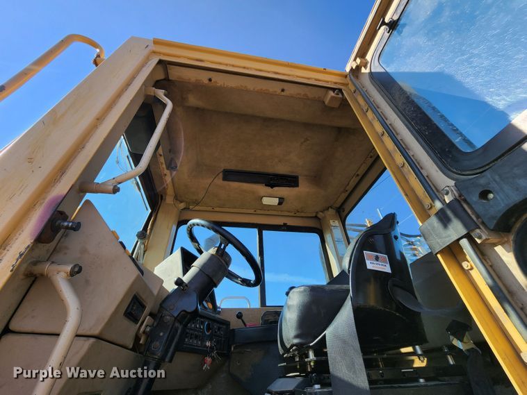 image for item KT9897 1998 Caterpillar 627F  conventional scraper