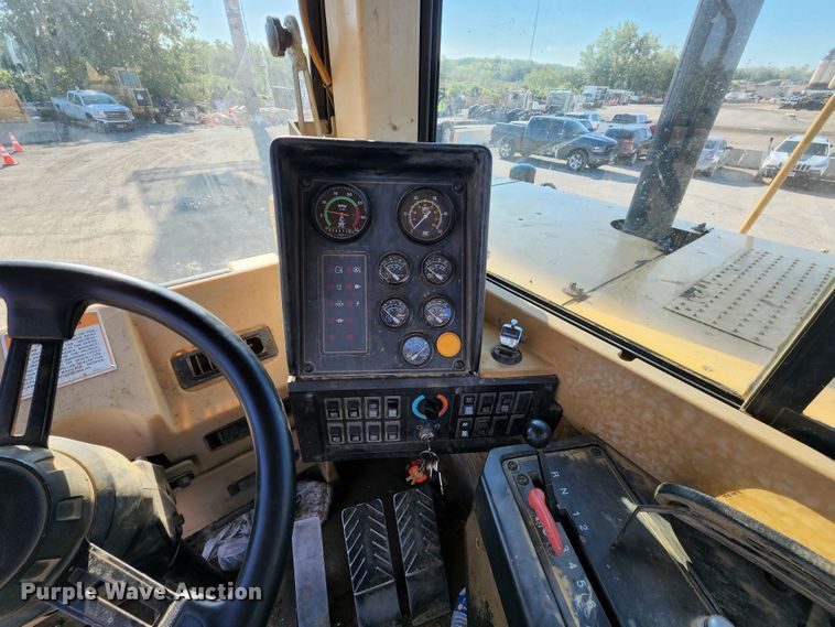 image for item KT9897 1998 Caterpillar 627F  conventional scraper