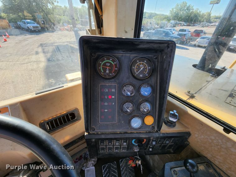 image for item KT9897 1998 Caterpillar 627F  conventional scraper