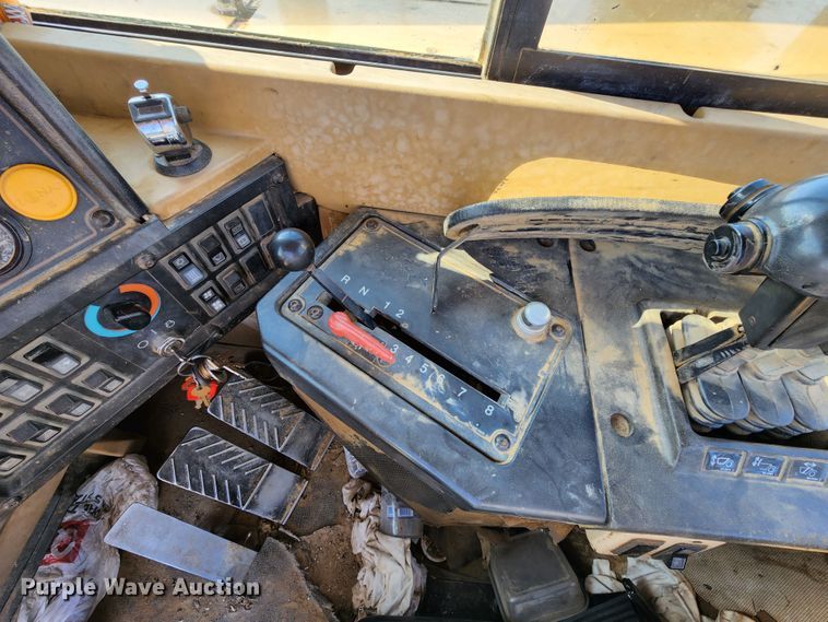 image for item KT9897 1998 Caterpillar 627F  conventional scraper