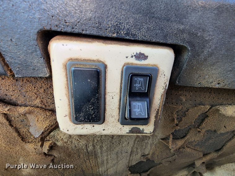 image for item KT9897 1998 Caterpillar 627F  conventional scraper