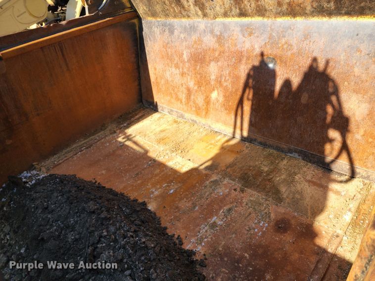 image for item KT9897 1998 Caterpillar 627F  conventional scraper