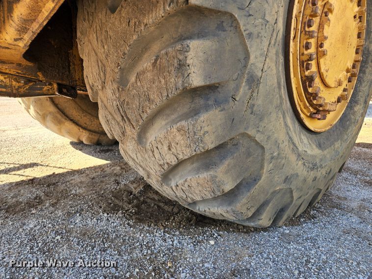 image for item KT9897 1998 Caterpillar 627F  conventional scraper