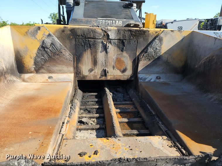 image for item KT9898 2008 Caterpillar AP655D  paver