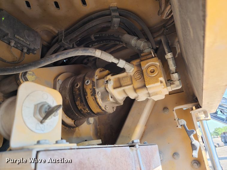 image for item KT9898 2008 Caterpillar AP655D  paver