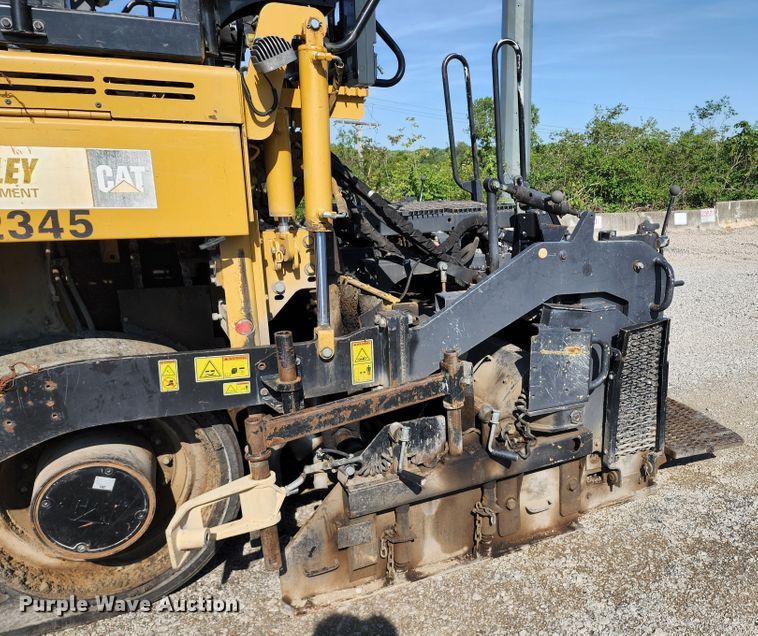 image for item KT9899 2014 Caterpillar AP1055E  paver