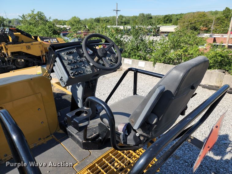 image for item KT9899 2014 Caterpillar AP1055E  paver