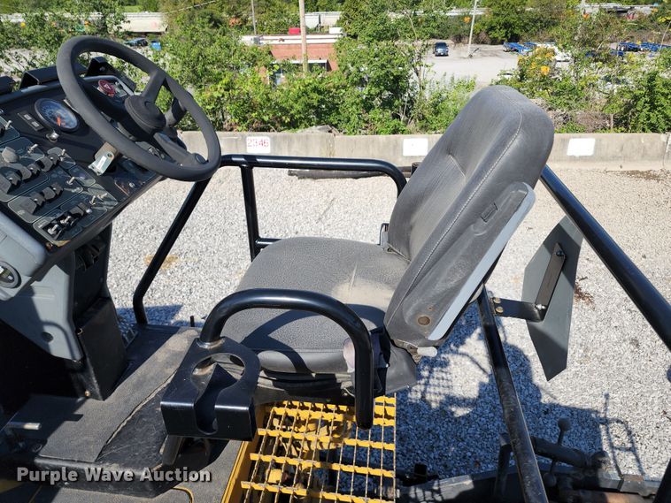 image for item KT9899 2014 Caterpillar AP1055E  paver