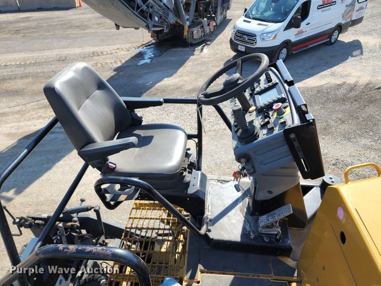 image for item KT9899 2014 Caterpillar AP1055E  paver