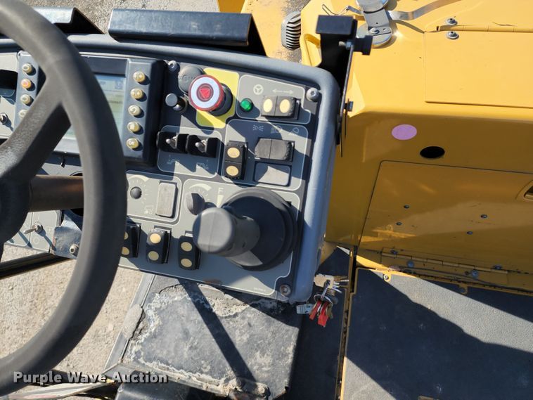 image for item KT9899 2014 Caterpillar AP1055E  paver