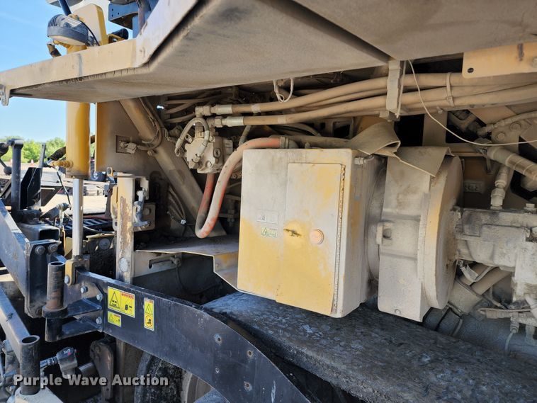 image for item KT9899 2014 Caterpillar AP1055E  paver