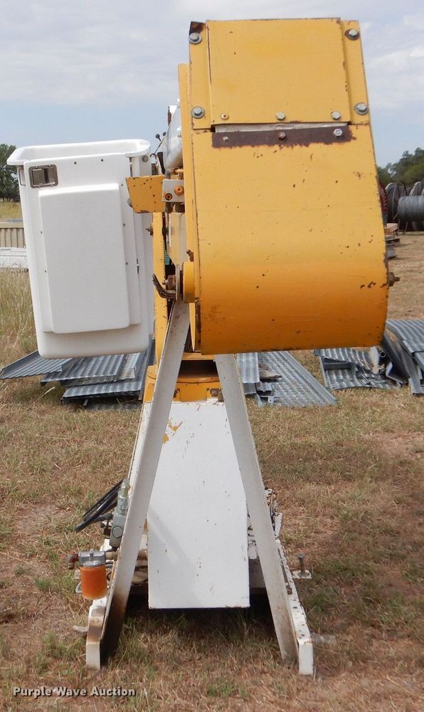 image for item LB9920 1985 Versalift SHV-28-BI  boom