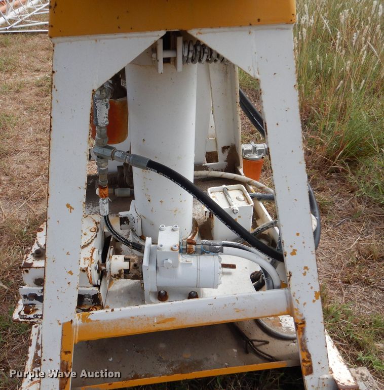 image for item LB9920 1985 Versalift SHV-28-BI  boom