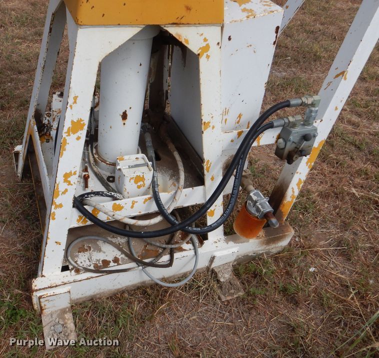 image for item LB9920 1985 Versalift SHV-28-BI  boom