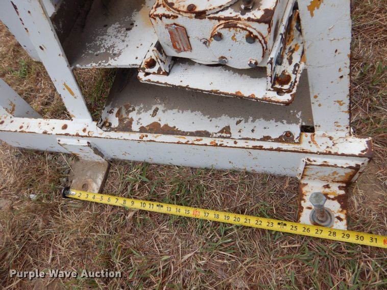 image for item LB9920 1985 Versalift SHV-28-BI  boom