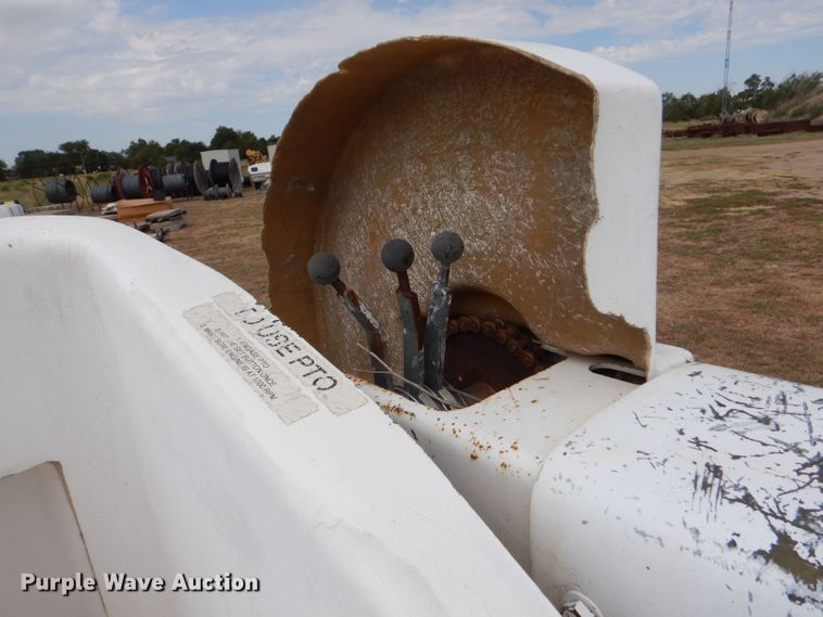 image for item LB9920 1985 Versalift SHV-28-BI  boom