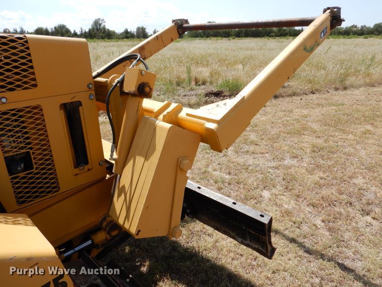image for item LB9932 2002 Vermeer Flex Track 75  vibratory cable plow
