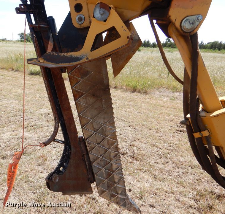 image for item LB9932 2002 Vermeer Flex Track 75  vibratory cable plow